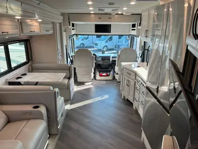 2025 Holiday Rambler Vacationer photo 3