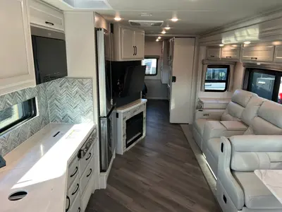 2025 Holiday Rambler Vacationer photo 6