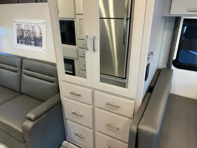2024 Thor Motor Coach Omni photo 9