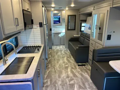 2024 Thor Motor Coach Omni photo 5