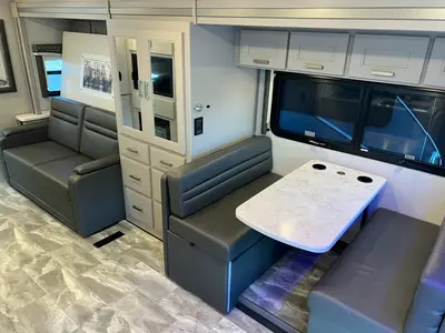 2024 Thor Motor Coach Omni photo 6