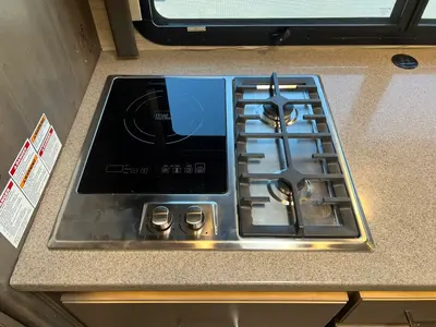 2023 Thor Motor Coach Four Winds photo 12