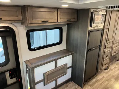 2026 Tiffin Motorhomes Midas photo 14