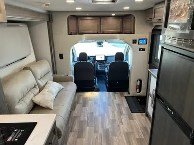 2026 Tiffin Motorhomes Midas photo 3