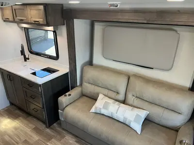 2026 Tiffin Motorhomes Midas photo 6