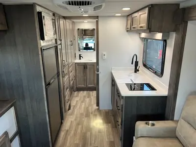 2026 Tiffin Motorhomes Midas photo 5