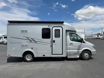 2017 Pleasure Way Plateau XL photo 24
