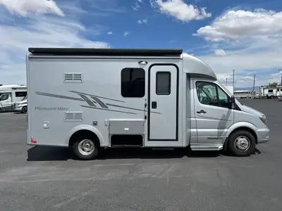 2017 Pleasure Way Plateau XL photo 25