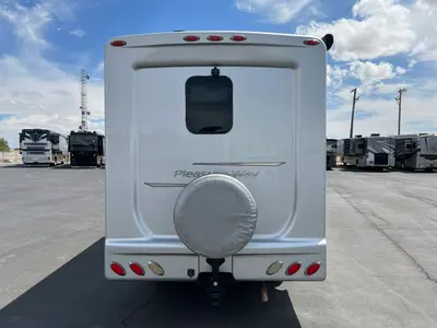 2017 Pleasure Way Plateau XL photo 28