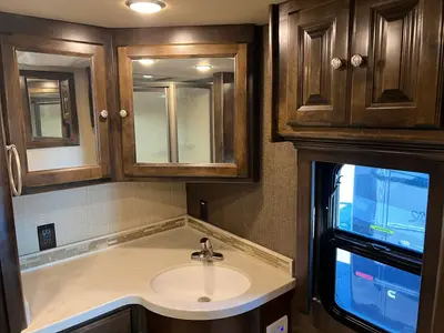2016 Tiffin Motorhomes Allegro RED photo 28