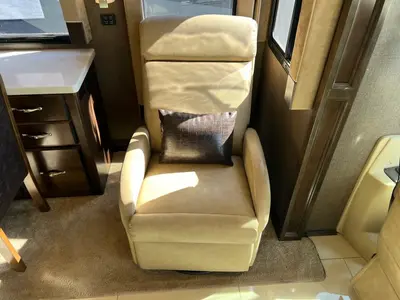 2016 Tiffin Motorhomes Allegro RED photo 7