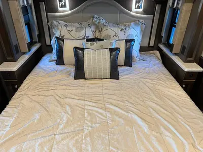 2016 Tiffin Motorhomes Allegro RED photo 24