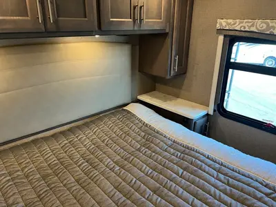2021 Thor Motor Coach Magnitude photo 26