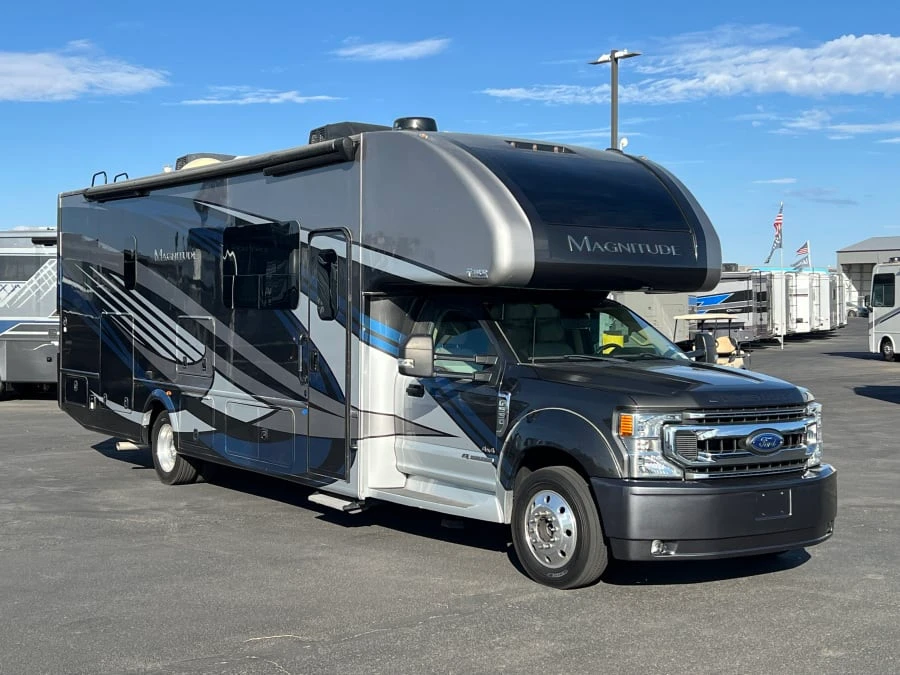 2021 Thor Motor Coach Magnitude exterior
