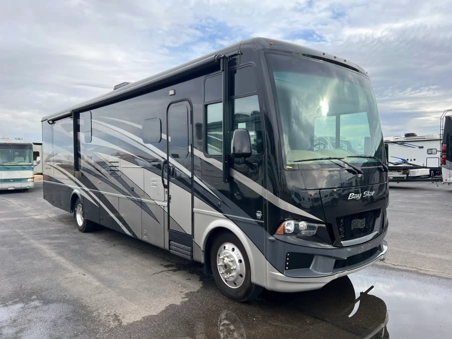 2020 Newmar BAY Star exterior