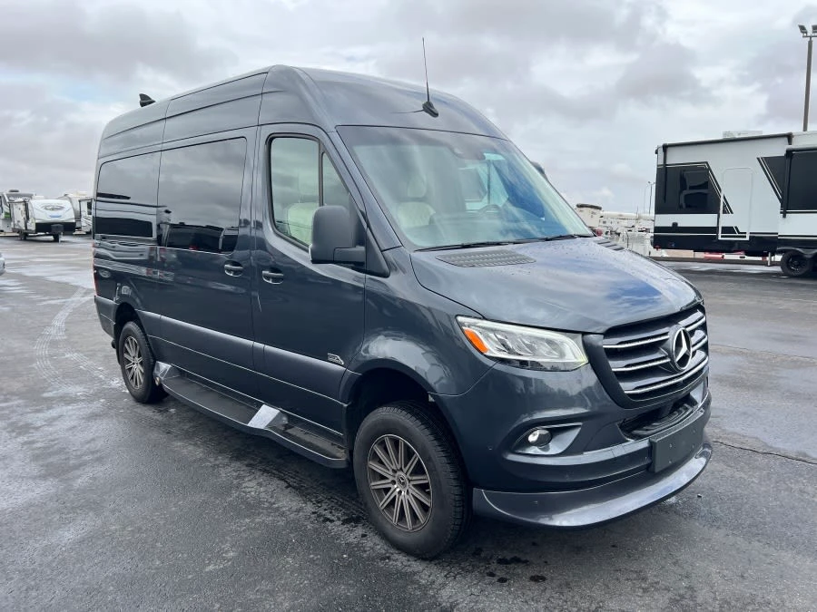 2024 Midwest Automotive Designs Luxe Cruiser exterior