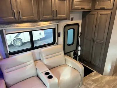2024 Thor Motor Coach Omni photo 15