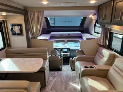 2024 Thor Motor Coach Omni photo 3