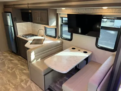 2024 Thor Motor Coach Omni photo 6