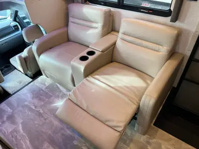 2024 Thor Motor Coach Omni photo 16