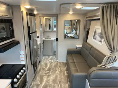 2023 Thor Motor Coach Quantum photo 6