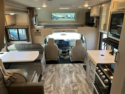 2023 Thor Motor Coach Quantum photo 3