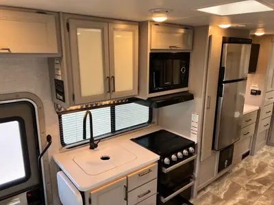 2023 Thor Motor Coach Quantum photo 14