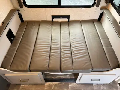 2023 Thor Motor Coach Quantum photo 9