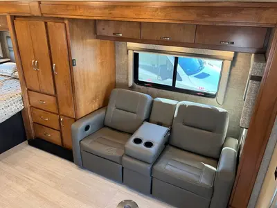 2022 Renegade Villagio photo 6
