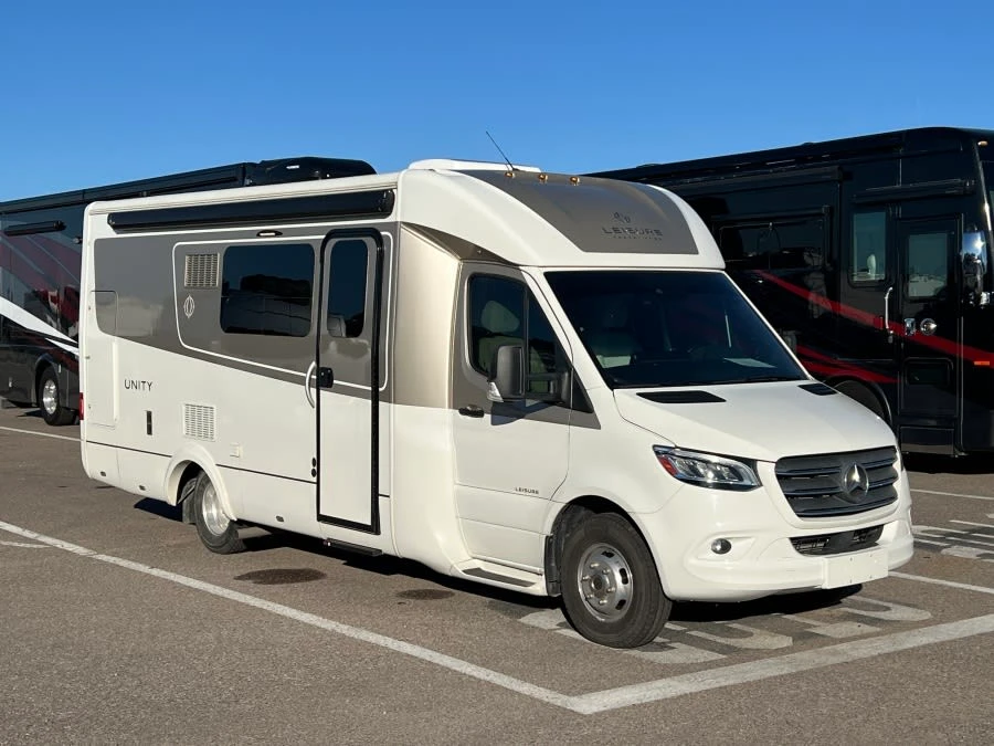 2020 Leisure Travel Unity exterior