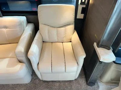 2022 Tiffin Motorhomes Allegro BUS photo 7