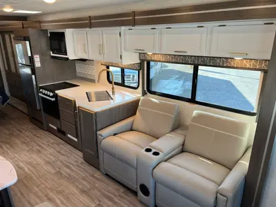 2025 Thor Motor Coach Resonate photo 6