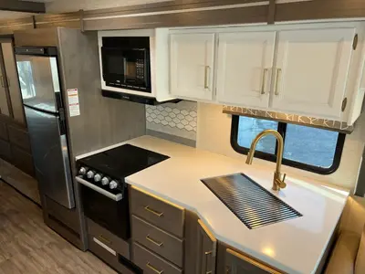 2025 Thor Motor Coach Resonate photo 8