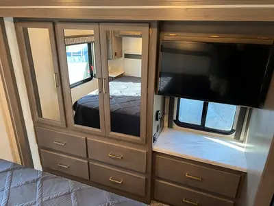 2025 Thor Motor Coach Resonate photo 26