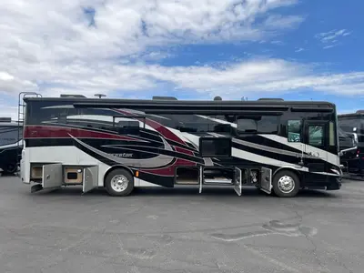 2019 Tiffin Motorhomes Phaeton photo 30