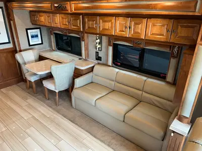 2019 Tiffin Motorhomes Phaeton photo 6