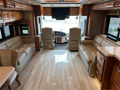 2019 Tiffin Motorhomes Phaeton photo 3