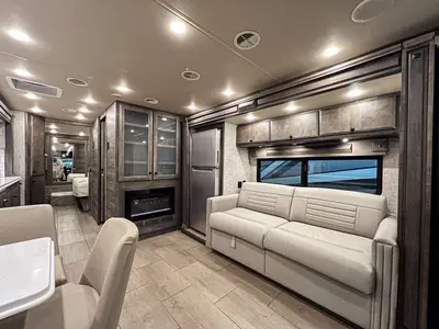 2023 Tiffin Motorhomes Breeze 33BR photo 5
