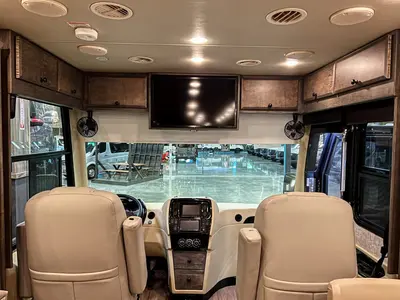 2023 Tiffin Motorhomes Breeze 33BR photo 2
