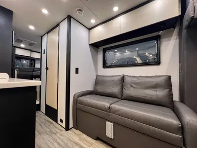 2026 Tiffin Motorhomes Open Trail photo 6