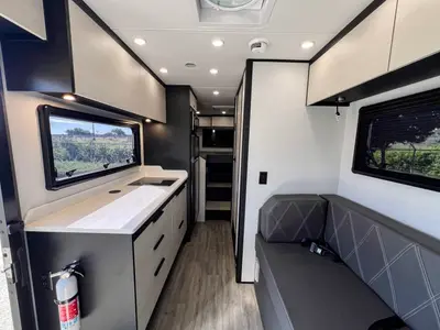 2026 Tiffin Motorhomes Open Trail photo 4