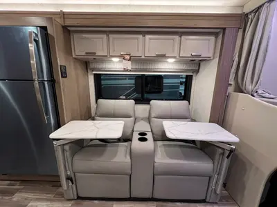 2027 Thor Motor Coach Magnitude photo 8
