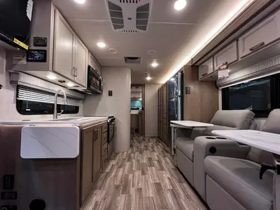 2027 Thor Motor Coach Magnitude photo 6