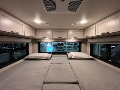 2027 Thor Motor Coach Magnitude photo 17