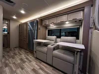 2027 Thor Motor Coach Magnitude photo 7