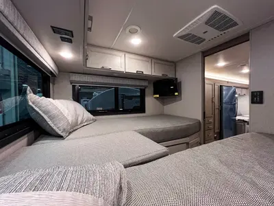 2027 Thor Motor Coach Magnitude photo 19