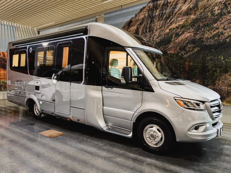 2026 Leisure Travel Unity exterior