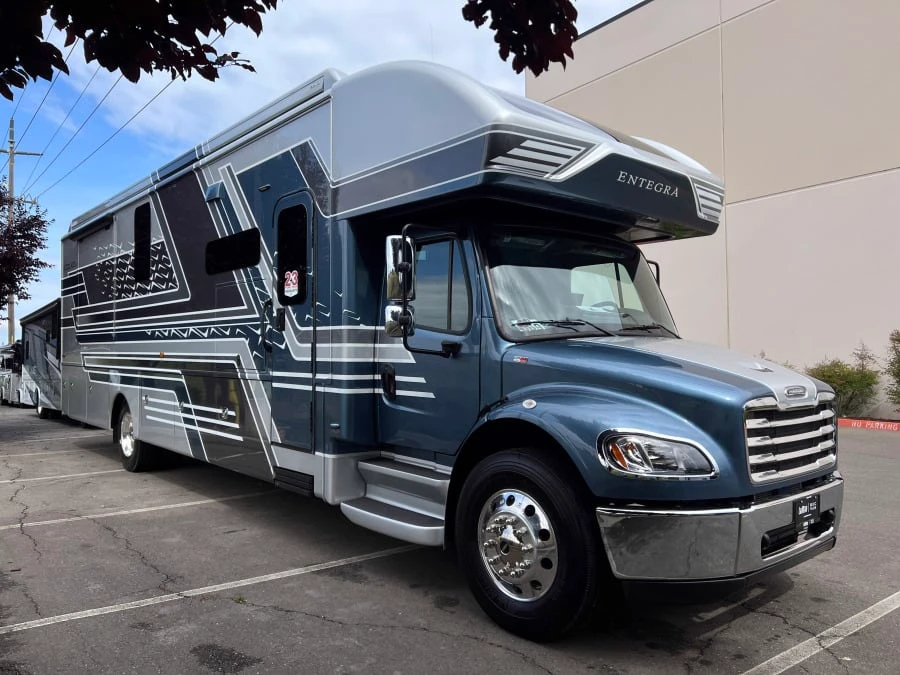 2026 Entegra Coach Accolade XL exterior