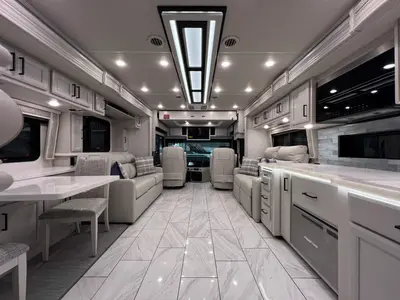 2027 Fleetwood Discovery photo 4
