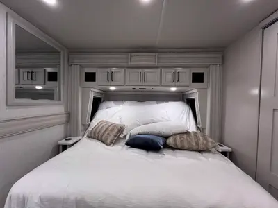 2027 Fleetwood Discovery photo 23